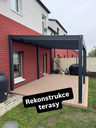 Původní dlažba byla při koupi domu první volbou. Když ale zákazník hledal materiál, který bude příjemný, bezpečný pro děti...